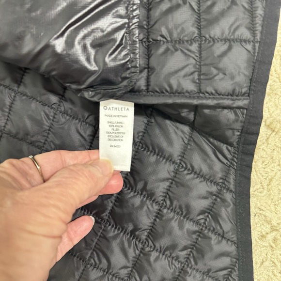 Athleta Women's Grandview Primaloft Shell Jacket Black Nylon Wind Resistant Sz M - Picture 11 of 13